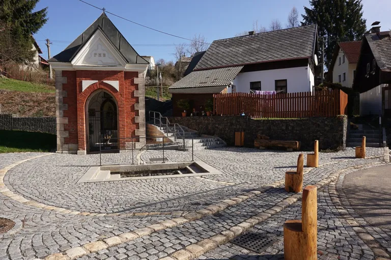 Studánka a kaple U Matičky