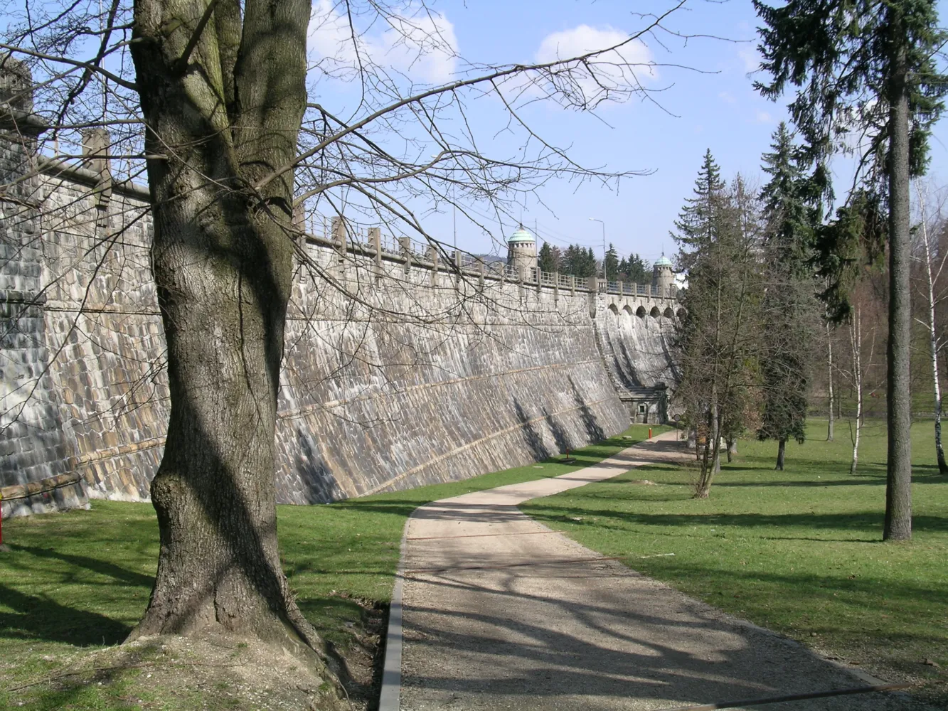 Hráz jablonecké přehrady