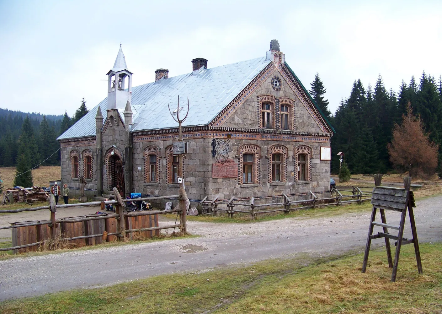 Bývalá sklářská huť Carlsthal, dnes turistické středisko Orle