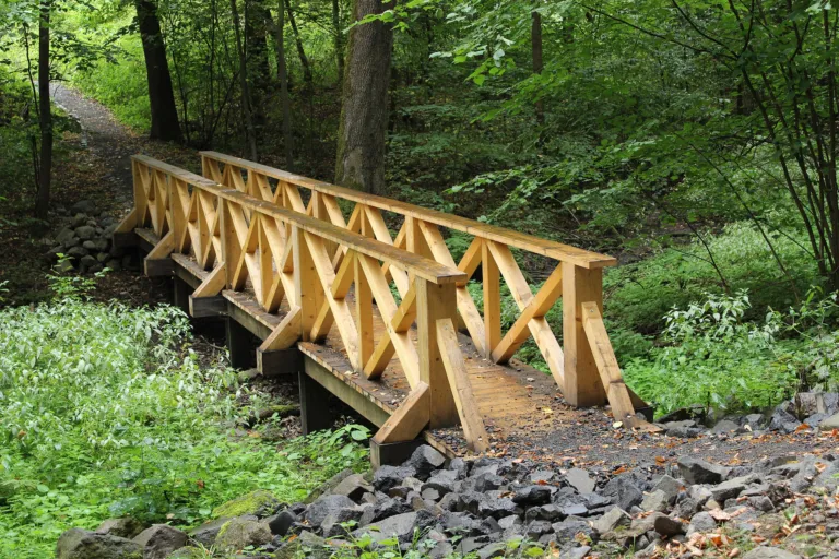 Frýdlant, Lesní naučná stezka, mostek
