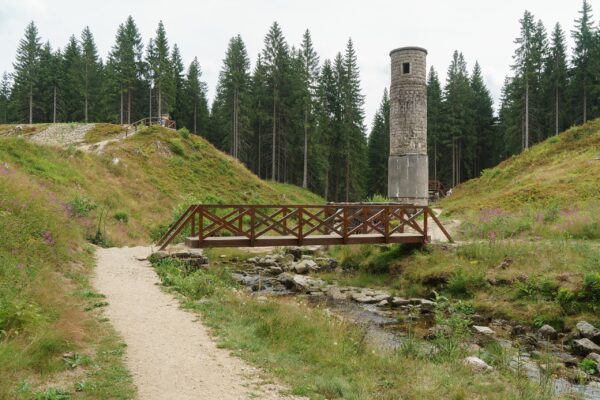 Přes Mariánskohorské boudy k Protržené přehradě