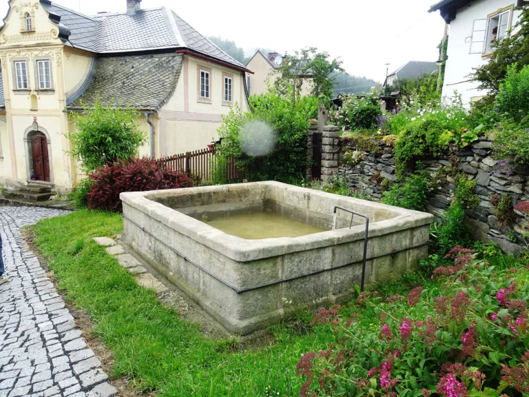 Kašna V Trávníkách, Železný Brod