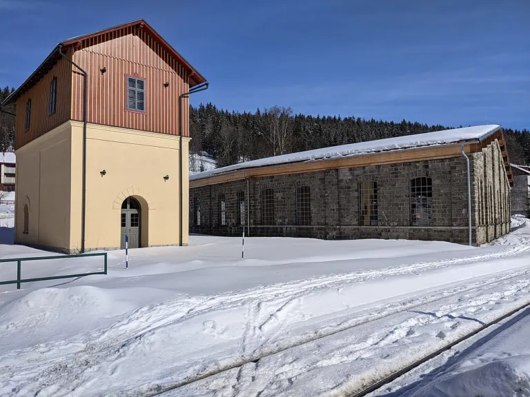 Polubný - zrekonstruovaná výtopna vedle železniční stanice Kořenov