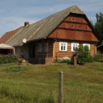 Nová Ves nad Popelkou, bývalá kovárna s roubenou stodolou čp.30